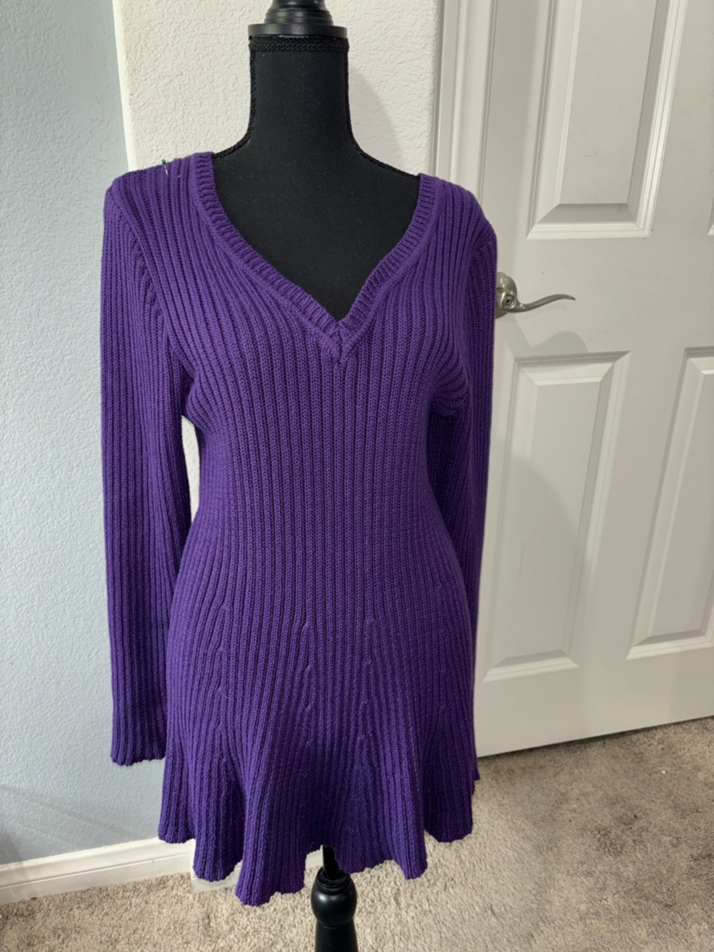 Purple Ribbed V-Neck Sweater - Picture 3 of 7